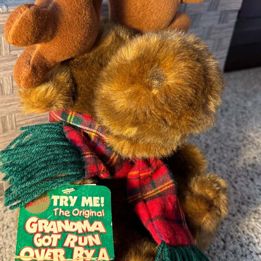 NWT Vintage 16" Dr. Elmo Grandma Got Runover by a Reindeer Musical Plush 1997-98 - Picture 2 of 16